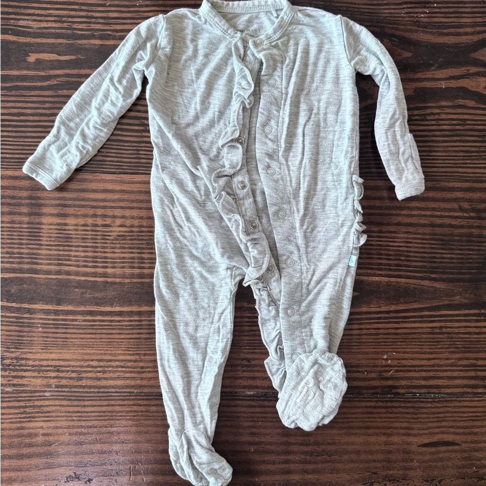 Posh Peanut Soft Gray Ruffled Footie 0-3mo